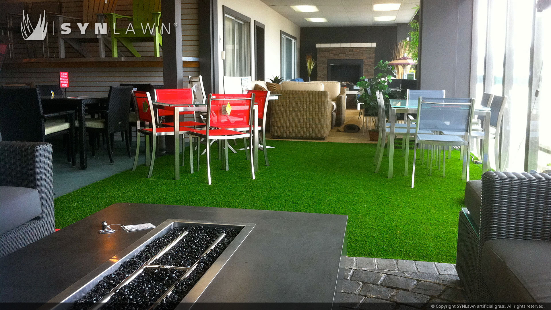 SYNLawn-artificial-grass-commercial-indoor-dining-area.jpg