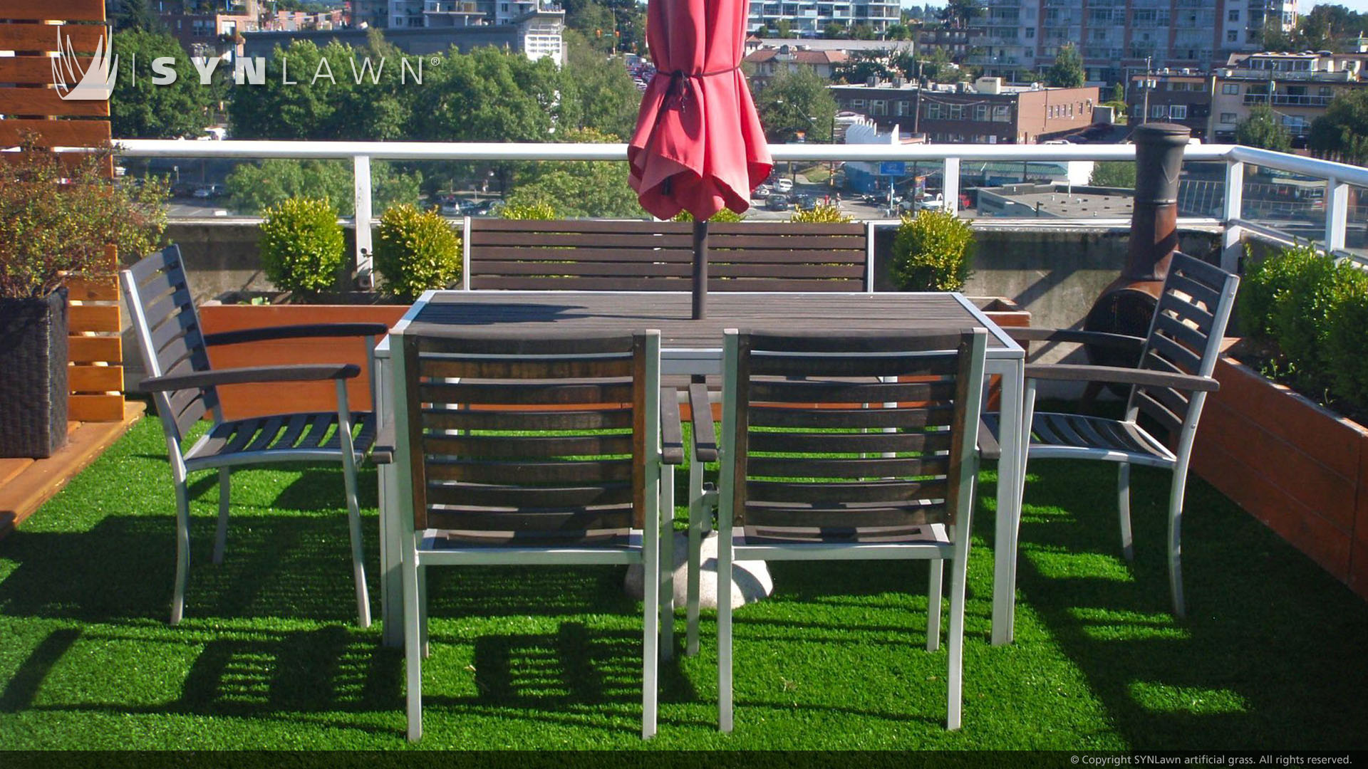 SYNLawn-artificial-grass-roof-outdoor-patio-furniture-idea.jpg